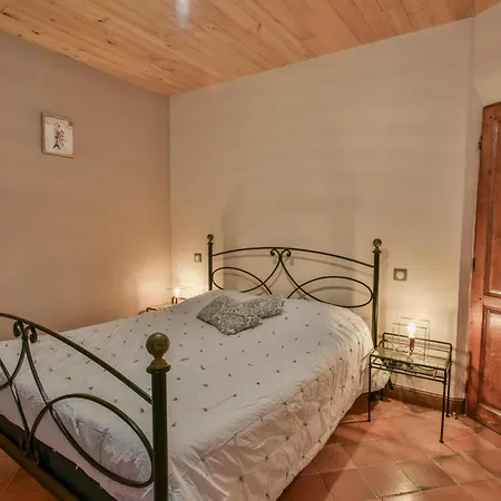 La Roque Haute بيت للعطل