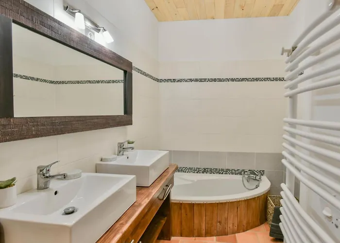 Ferienhaus La Roque Haute Mazeyrolles